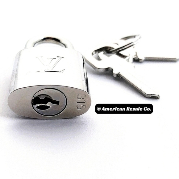 Authenticated Louis Vuitton #315 Silver Vintage PadLock Lock 2 Keys & Necklace - Picture 8 of 11